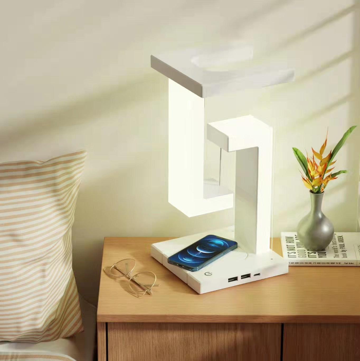Levity — Floating Wireless Charging Lamp