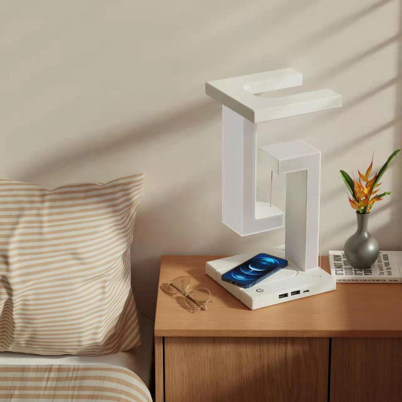 Levity — Floating Wireless Charging Lamp